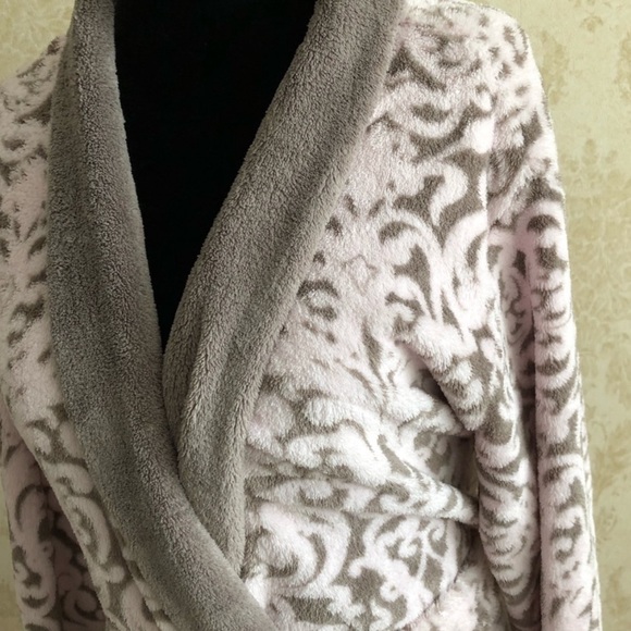 Ellen Tracy plush robe - Picture 2 of 10